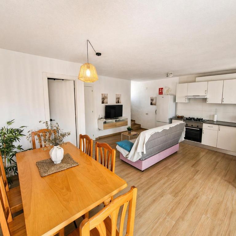 Primera línea de playa - terraza privada - parking - Ideal familias 6-7 pax o Parejas 2-4 pax - Three-Bedroom Townhouse - 9