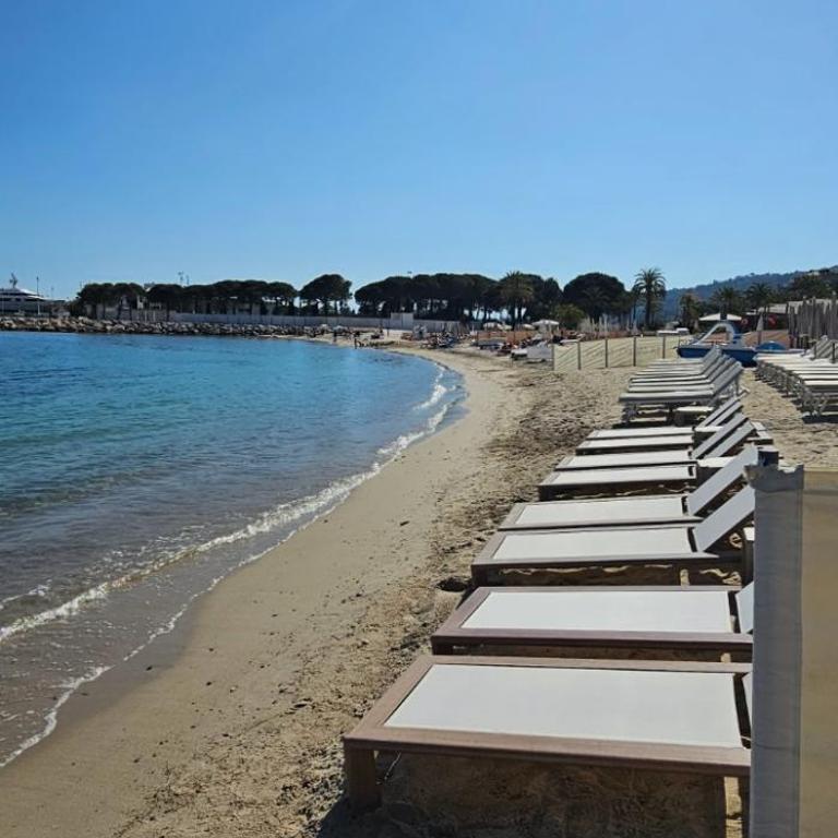 Studio Golfe Juan bord de mer - parking & piscine - Studio with Pool View - 28