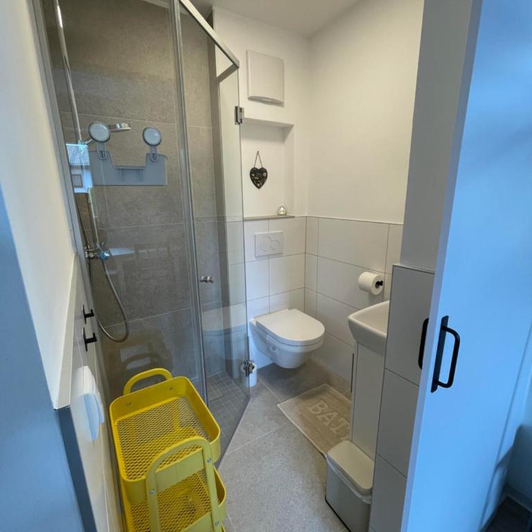 Haus Friedau - Doppelzimmer mit Dusche - 9