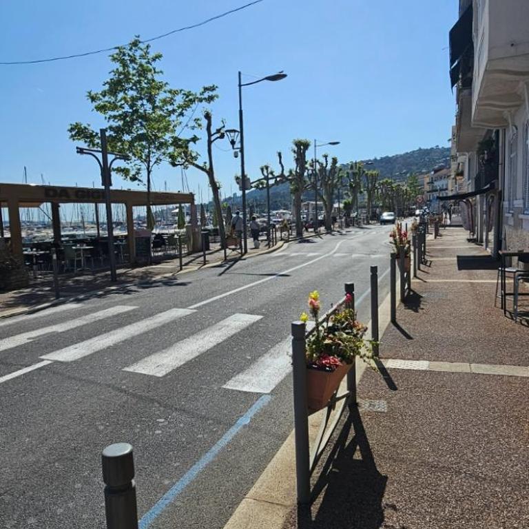Studio Golfe Juan bord de mer - parking & piscine - Studio with Pool View - 24