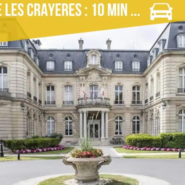 Family - Reims Cathedral View - City Break - Two-Bedroom Apartment - 16