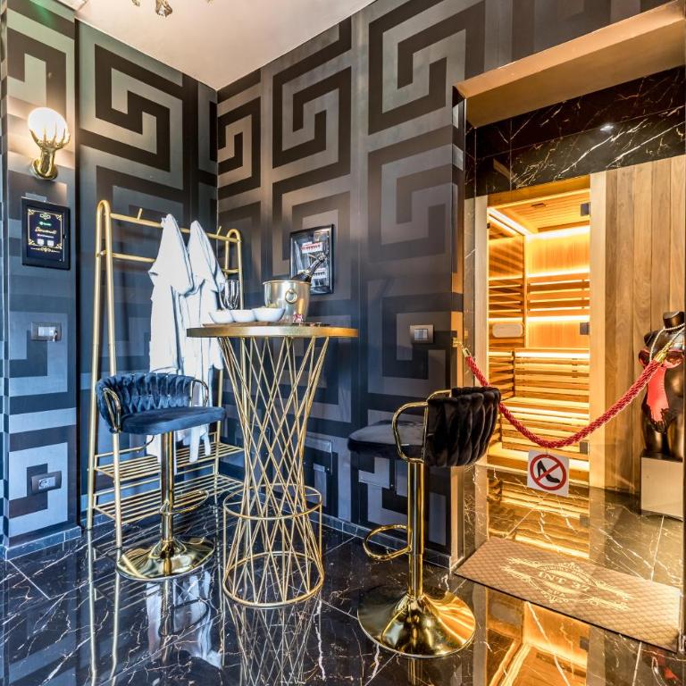 Int 37 Luxury Rooms - Queen Room with Spa Bath - 7
