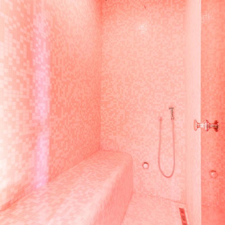 Int 37 Luxury Rooms - Queen Room with Spa Bath - 13