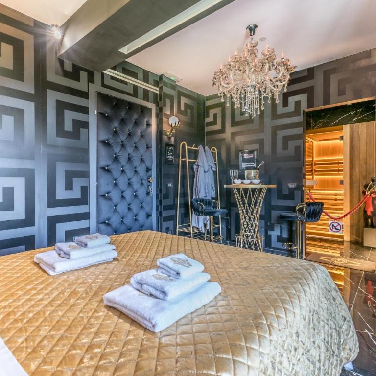 Int 37 Luxury Rooms - Queen Room with Spa Bath - 11