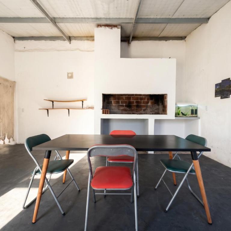 Gran patio y quincho enorme para grandes asados - Casa de 2 dormitorios - 13