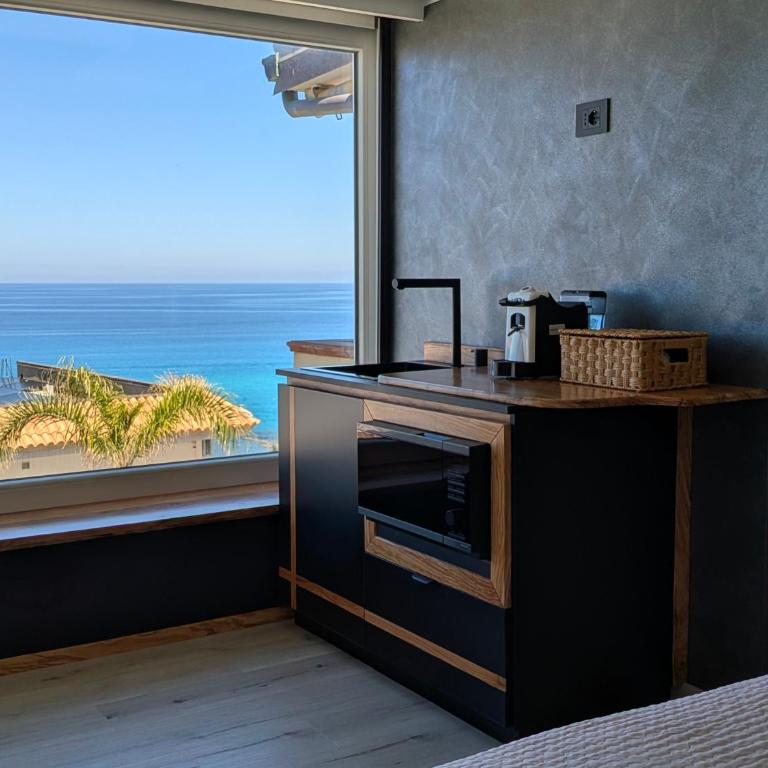 Tropea Solemare - Deluxe Suite with Spa Bath - 8