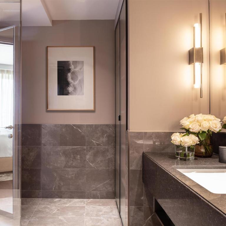 Anantara Plaza Nice Hotel - A Leading Hotel of the World - Baie des Anges Signature Suite - 4