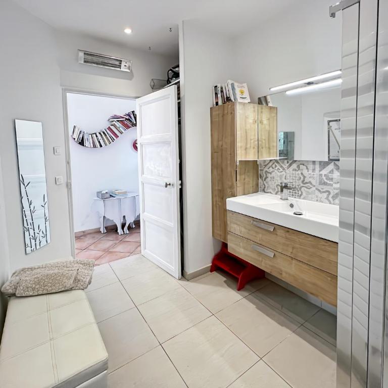 Vue mer et îles d'Or, villa rénovée, plancha gaz - Villa - 18