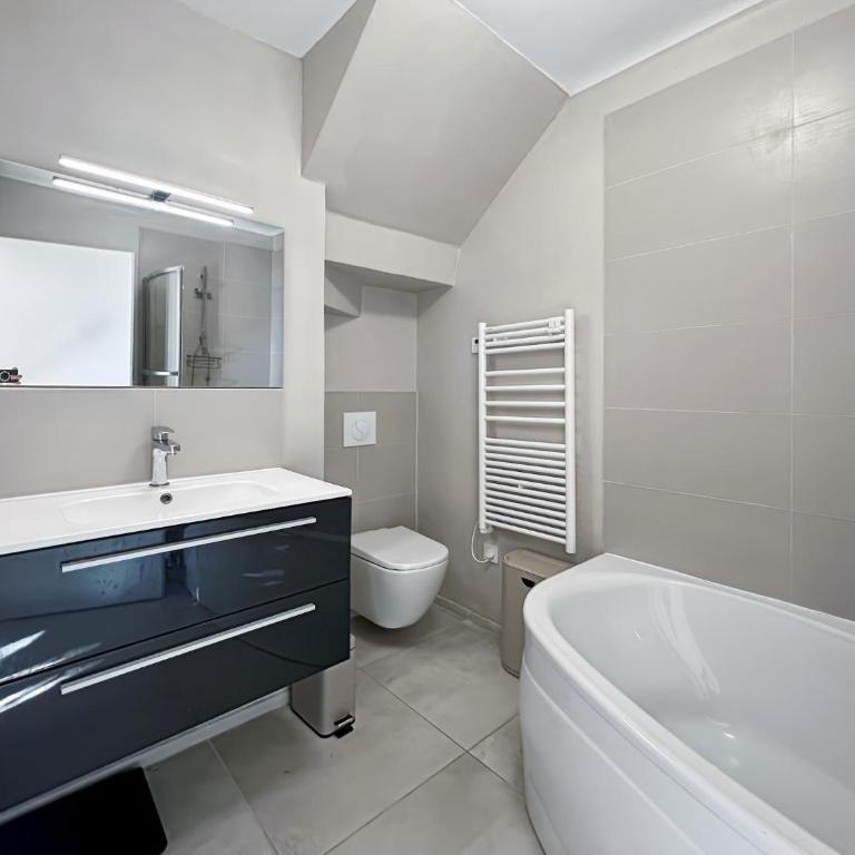 Vue mer et îles d'Or, villa rénovée, plancha gaz - Villa - 20