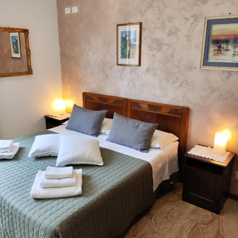 Bed & Breakfast CENTRALE - Camera Tripla con Bagno - 23