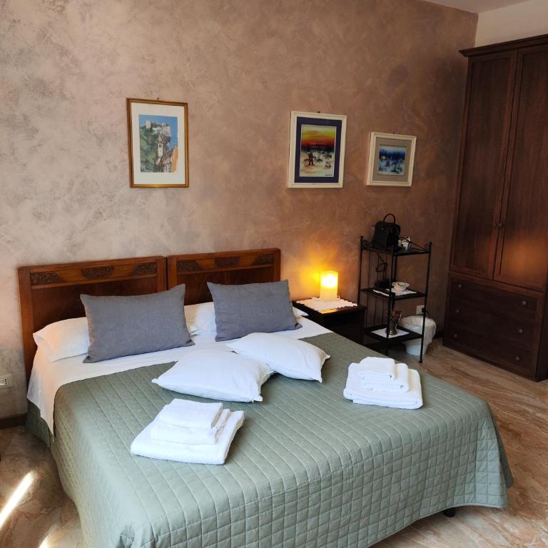 Bed & Breakfast CENTRALE - Camera Tripla con Bagno - 22