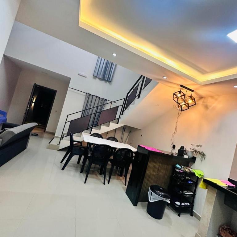 Casa independiente en Ciudad del Este - Three-Bedroom House - 21