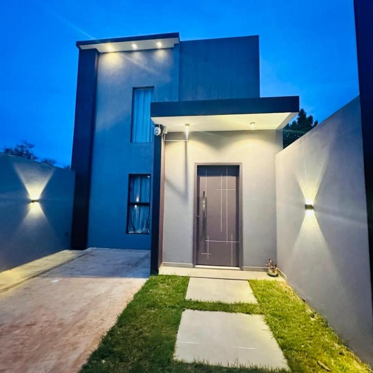 Casa independiente en Ciudad del Este - Three-Bedroom House - 18