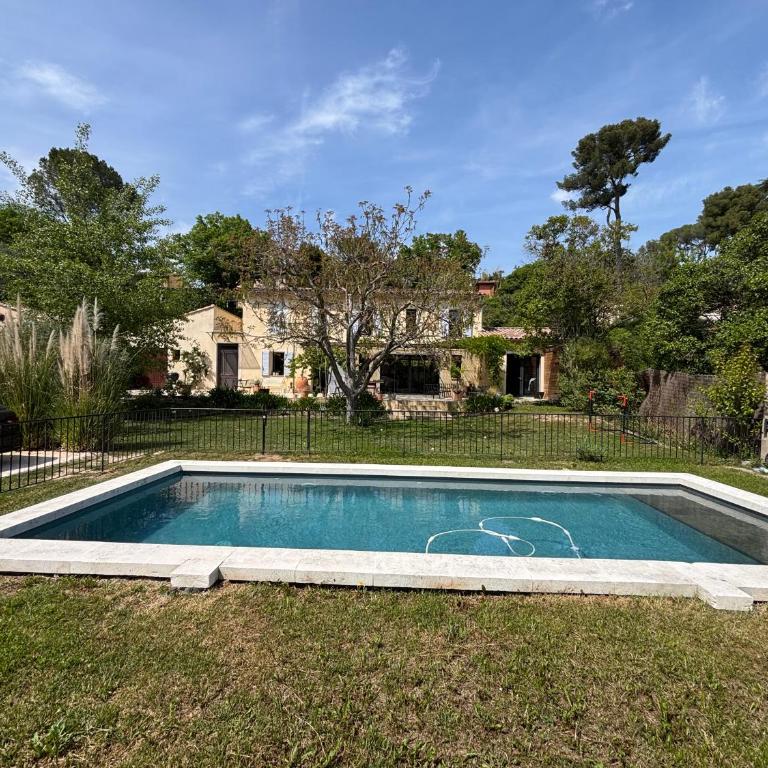 Bastide familiale avec piscine proche centre d'Aix - Villa - 1