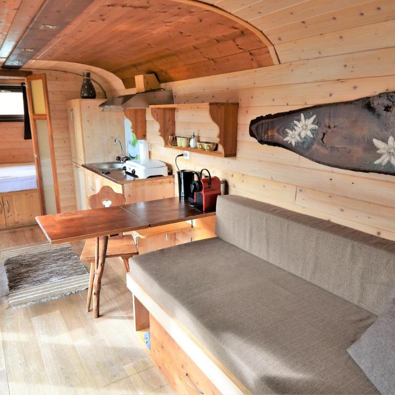 Les chambres et Roulottes des Noisetiers - Caravan - 2