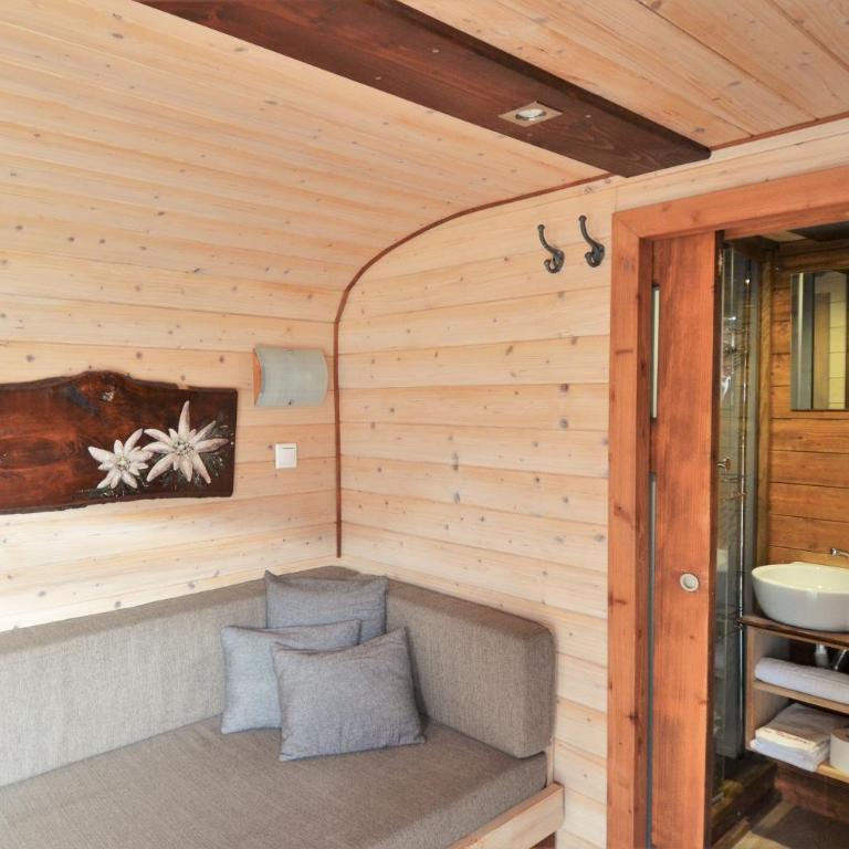 Les chambres et Roulottes des Noisetiers - Caravan - 4
