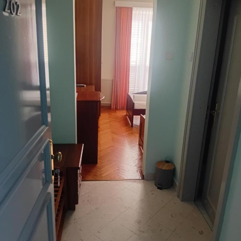 Villa Velzon Guesthouse - Dvokrevetna Soba sa Zasebnim Krevetima - 5