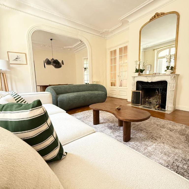 Prestige Eiffel Tower Haussmannien 3 Chambres - Three-Bedroom Apartment - 1