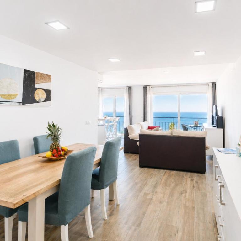 ÁTICO CON VISTAS ESPECTACULARES AL MAR - Apartamento de 2 dormitorios - 10