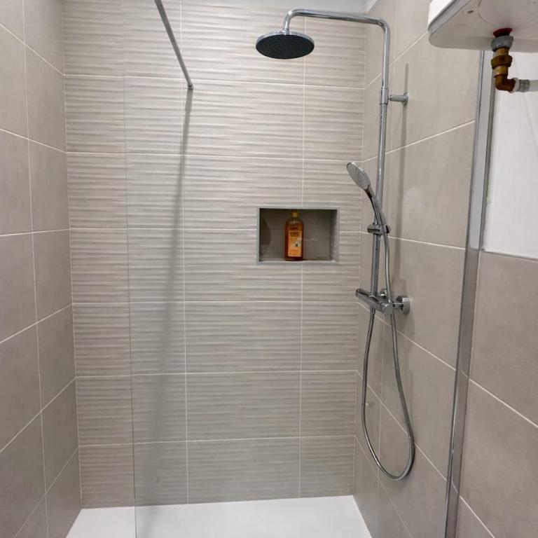 T2 COSY - Hypercentre - Grand lit et Fibre - One-Bedroom Apartment - 4