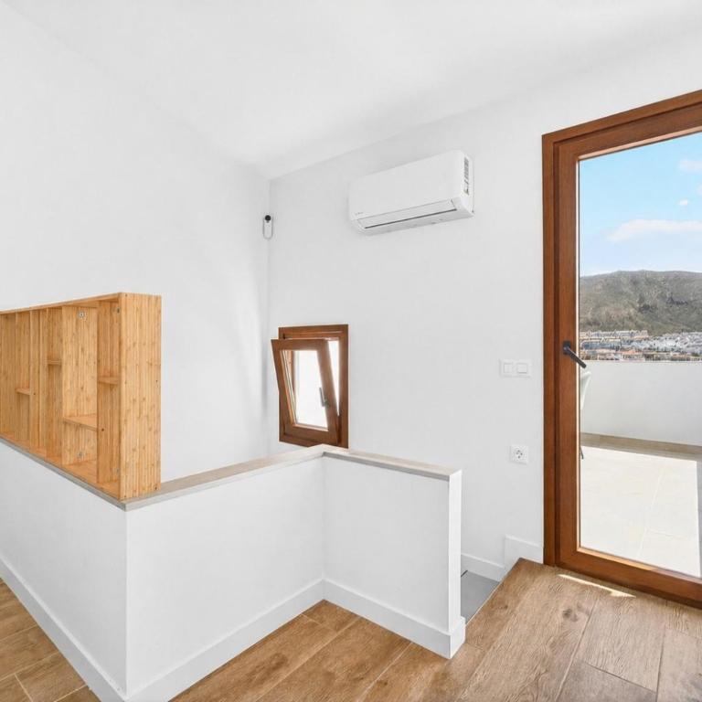 Sunny 2-bedroom duplex with terrace & ocean views in Los Cristianos - Apartamento de 2 dormitorios - 21
