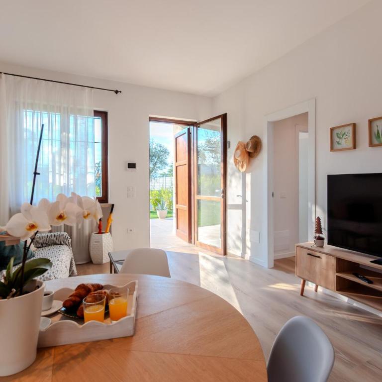 La Lanterna Bianca - Two-Bedroom House - 29
