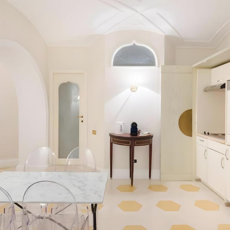 Rione Monti Charming Suite Colosseo - Appartamento con doccia - 10