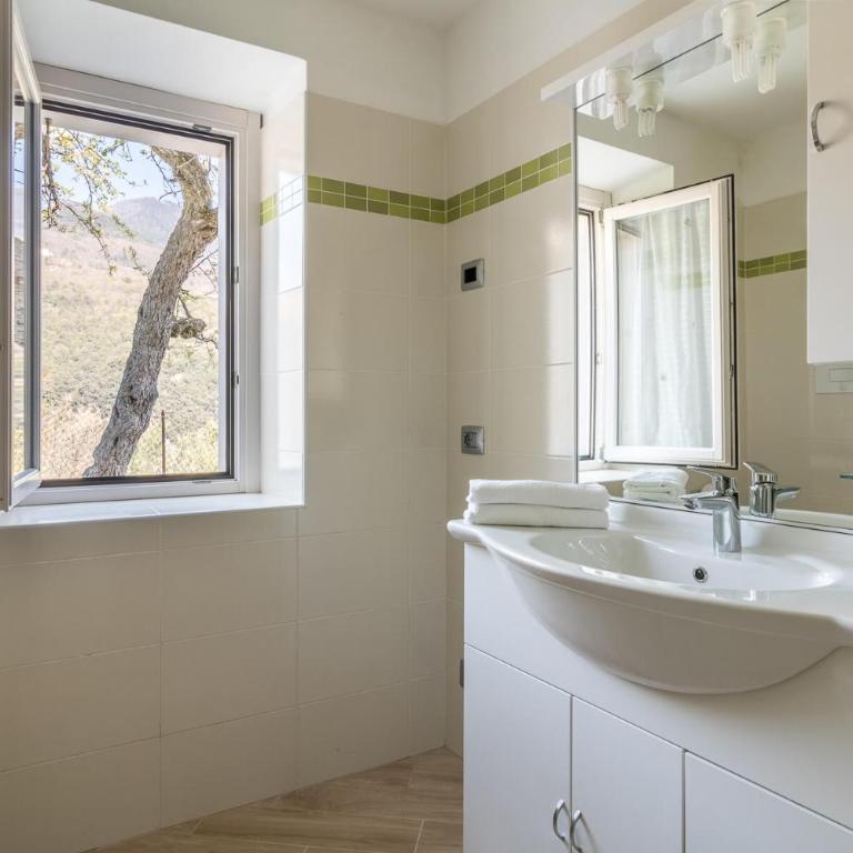 Albergo Diffuso Borgo Piovere, El Pià with garden and lakeview Tignale - Appartamento con 1 Camera da Letto e Vista Lago - 13