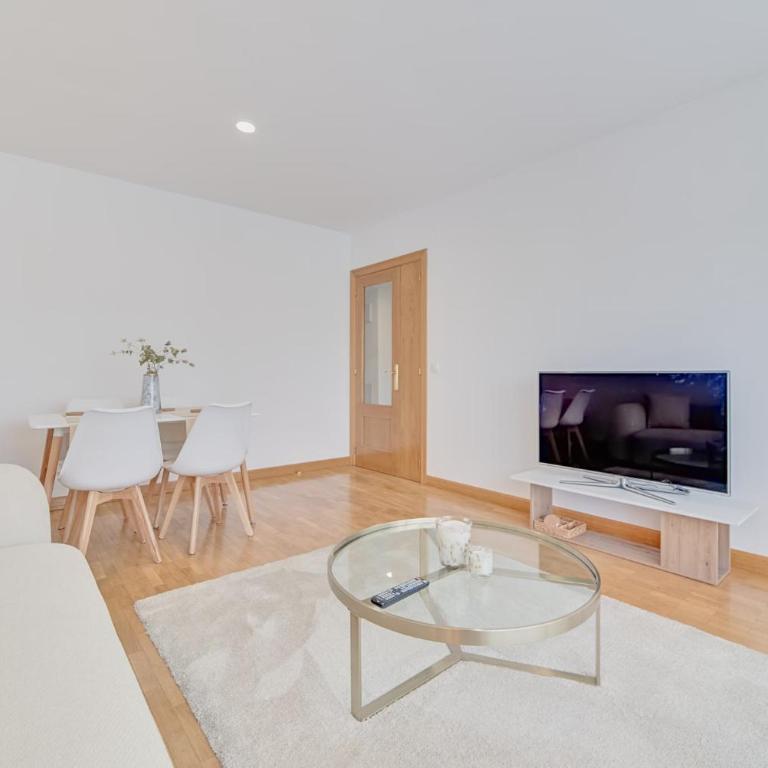 El Sadar Home by Clabao - Two-Bedroom Apartment - 21