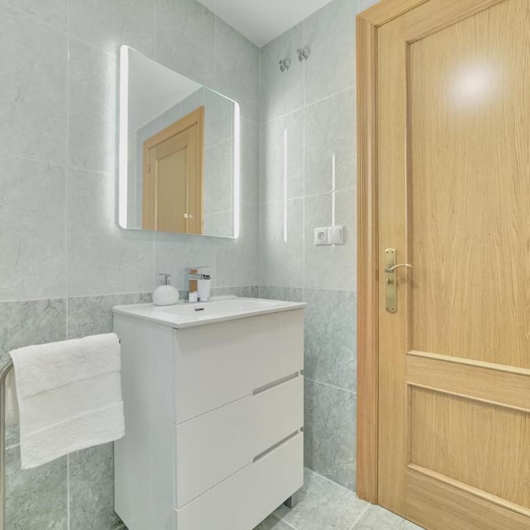 El Sadar Home by Clabao - Two-Bedroom Apartment - 16