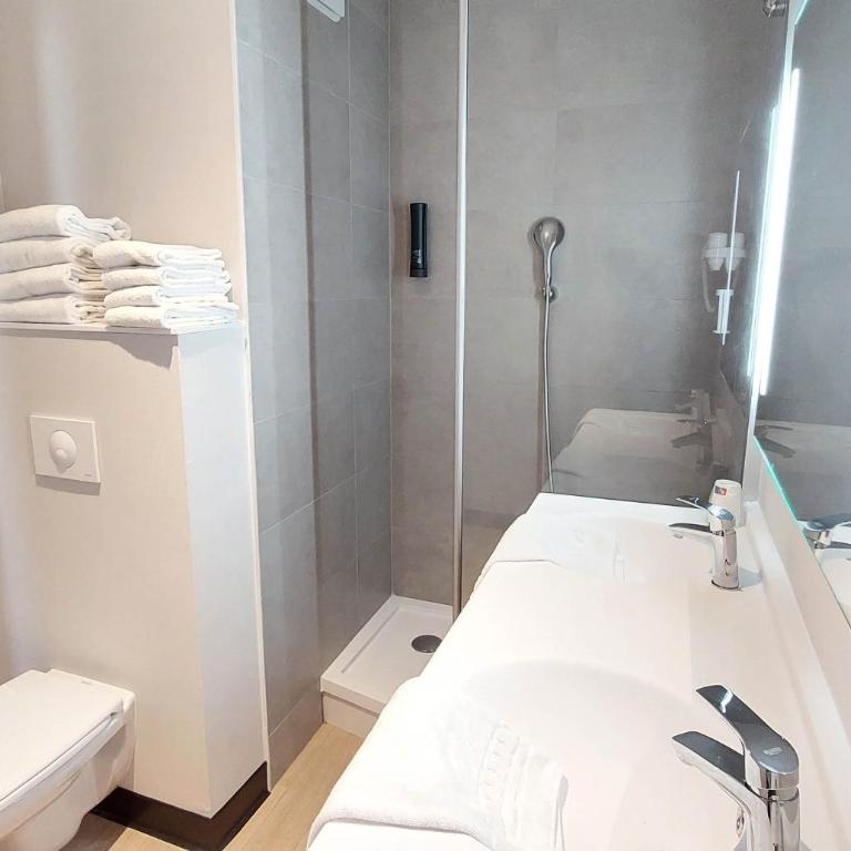 B&B HOTEL Troyes Magasins d'usine - Chambre Quadruple - 6