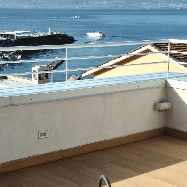 Gialma Suites - Italian Escape - King Room with Balcony - 2