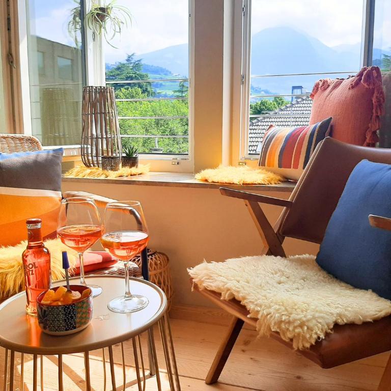 Fewo - 3 Schlafzimmer für 6 Gäste - 100 m2 für Freunde & Familien - große Küche & Tisch für 6 - kostenlos parken - Bahnhof 5 Min - Zentrum 10 Min - Jugendstilvilla mit Bergblick - Gästekarte inklusiv - Apartment with Mountain View - 41