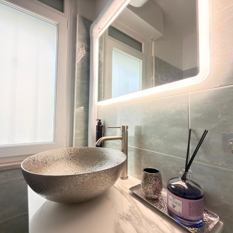 Beach-Center-Renovated-Parking-Balcony apartment - Two-Bedroom Apartment - 10