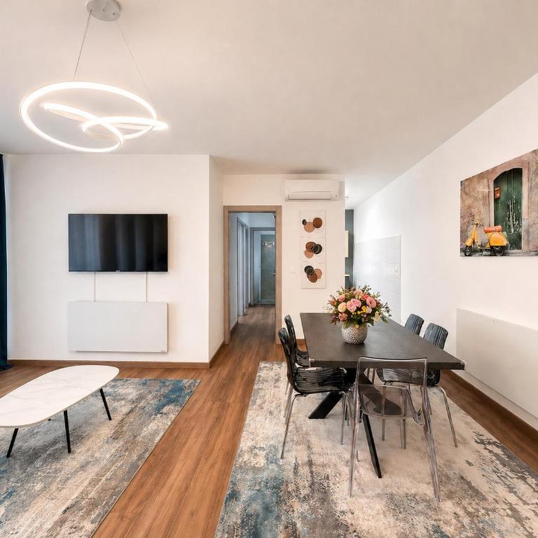 Beach-Center-Renovated-Parking-Balcony apartment - Two-Bedroom Apartment - 8