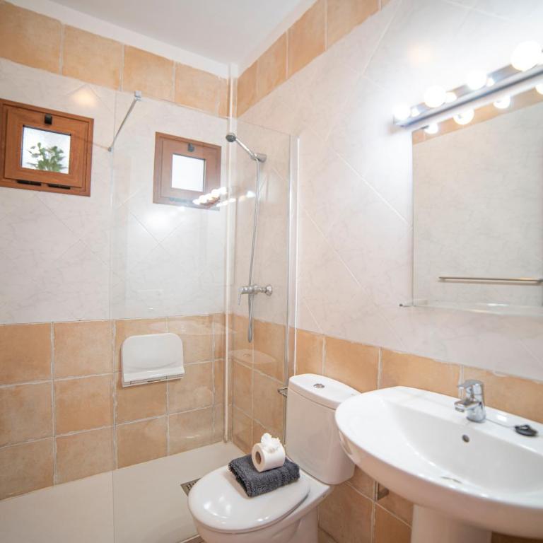 Los Sueños - Three-Bedroom House - 7