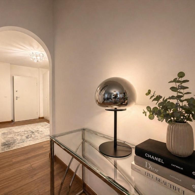 Beach-Center-Renovated-Parking-Balcony apartment - Two-Bedroom Apartment - 4