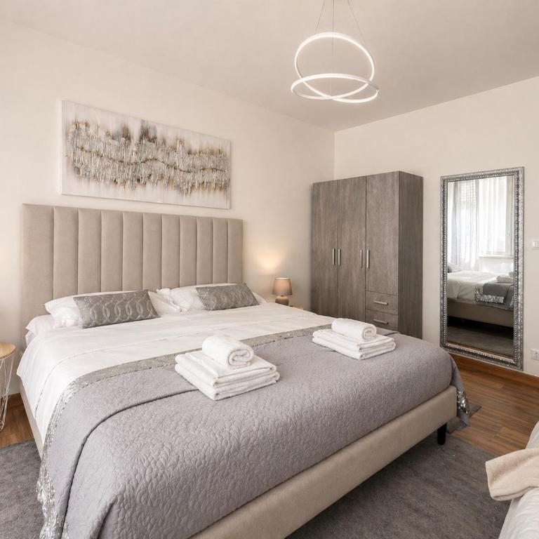 Beach-Center-Renovated-Parking-Balcony apartment - Two-Bedroom Apartment - 2