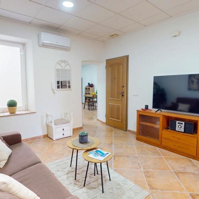 Apartamento Cor en el corazón de Dénia, a pasos del puerto y la playa by Family Homes Rentals - Apartamento de 2 dormitorios con vistas a la ciudad - 3