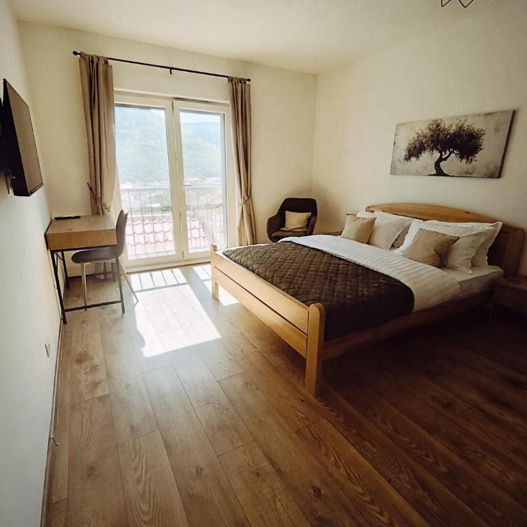Villa Olea - Family Room with Mountain View - 3