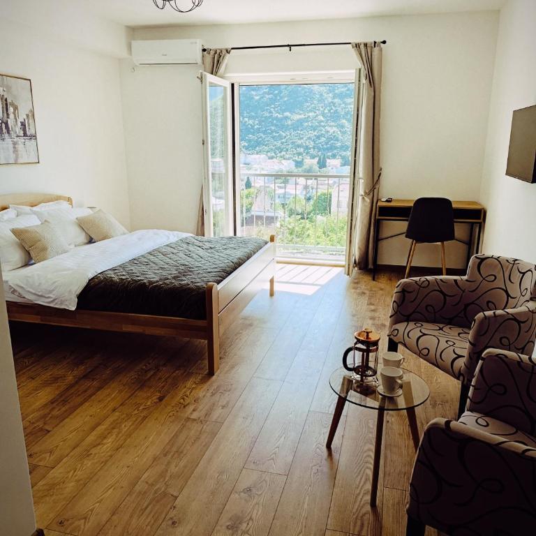 Villa Olea - King Room with Mountain View - 3