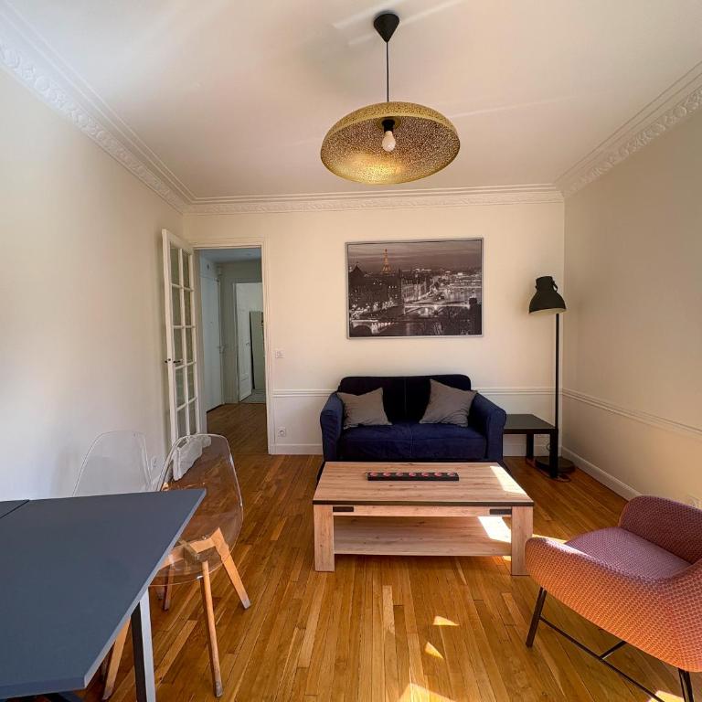 Élégant 2 pièces haussmannien avec balcon Paris 5e - Appartement 2 Chambres - 3