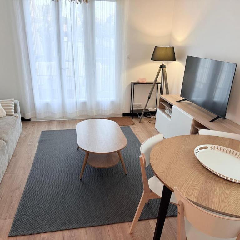 Le Clémenceau- 6pers - Plage 200m, Clim, PKG privé - Maisonnette - 31