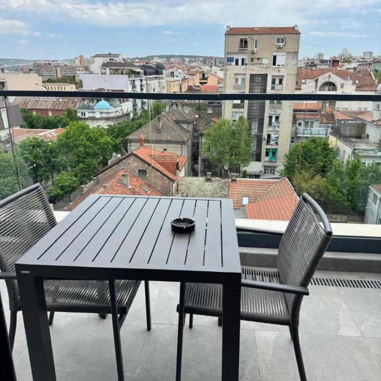 Dorćol Center Suites 2 - Dvokrevetna Soba sa Bračnim Krevetom i Terasom - 6