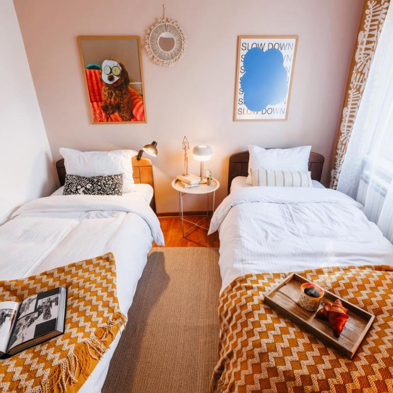 Roof Shelter with Balcony City View Foosball - Three-Bedroom Apartment with Balcony - 4