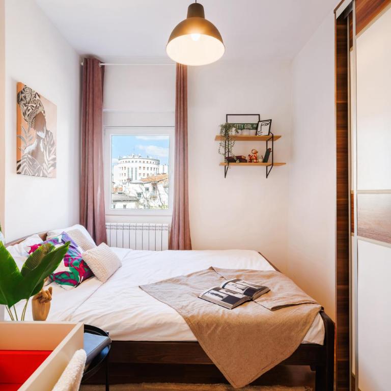 Roof Shelter with Balcony City View Foosball - Three-Bedroom Apartment with Balcony - 11