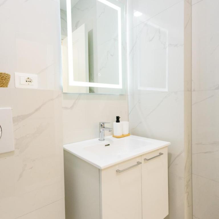 IZZA Apartments - Deluks Apartman sa 1 Spavaćom Sobom i Pogledom na Grad - 2
