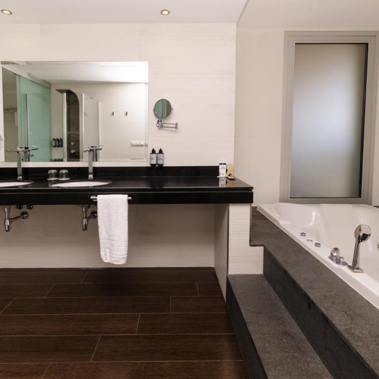 Palladium Hotel Peñiscola - Suite con jacuzzi y terraza - 5