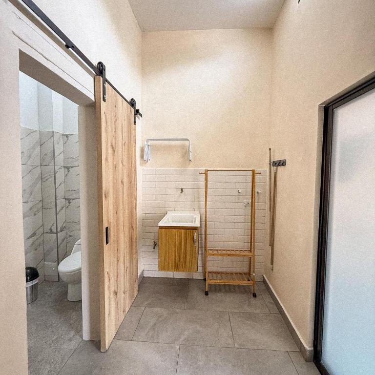 Gloria By Airbrentals - Two-Bedroom Apartment with Balcony - 6