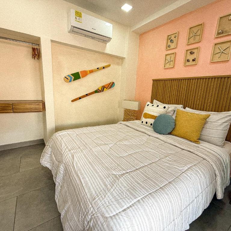 Gloria By Airbrentals - Two-Bedroom Apartment with Balcony - 14